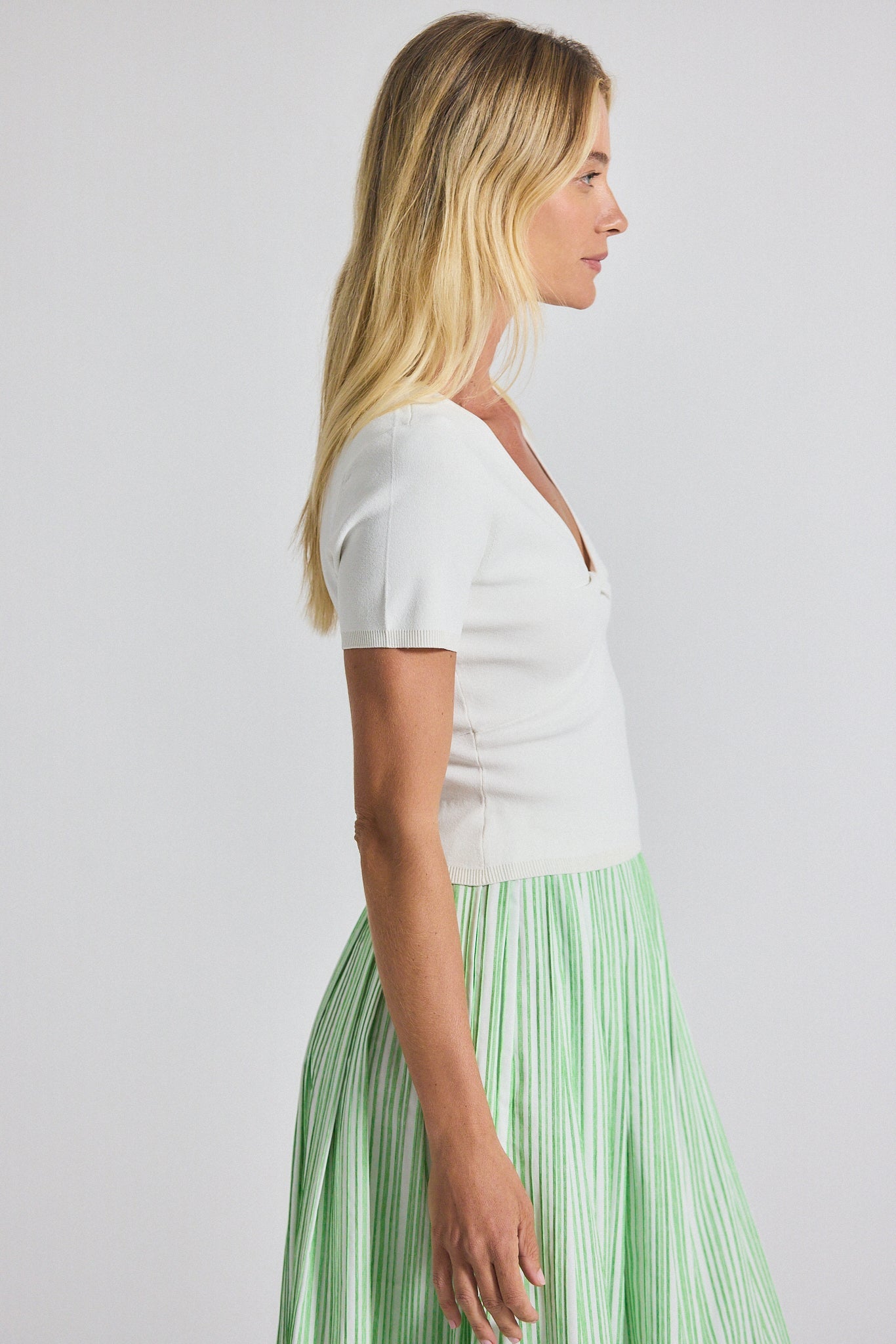 Belle Viscose Compact Knit Twist Front Sweater - Blanc de Blanc